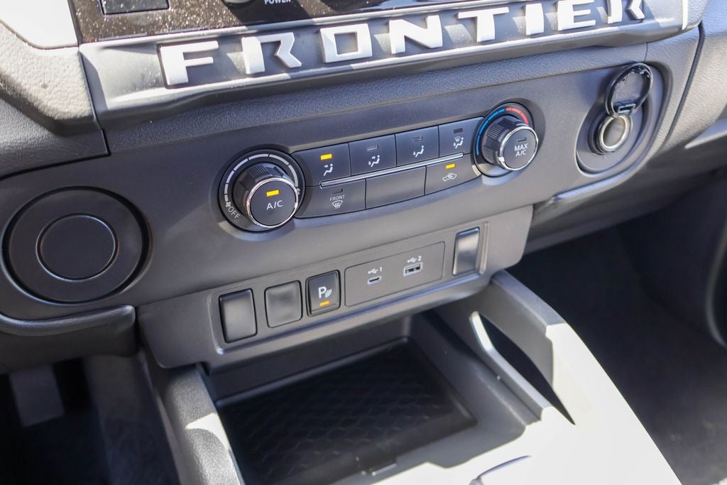 2025 Nissan Frontier SV