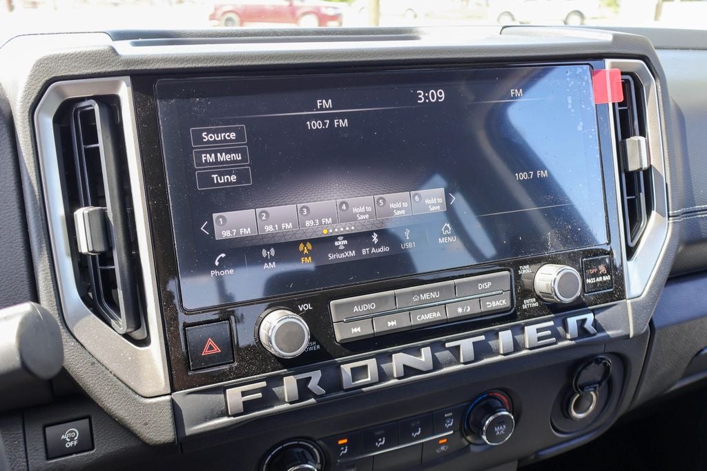 2025 Nissan Frontier SV
