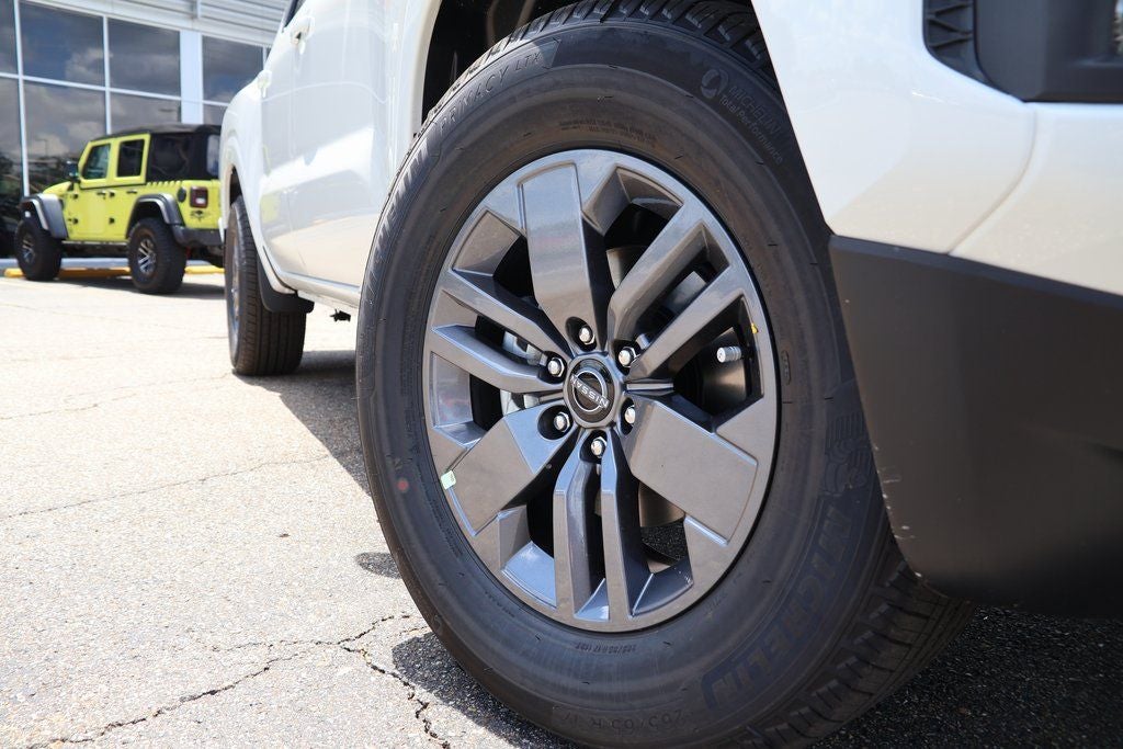2025 Nissan Frontier SV
