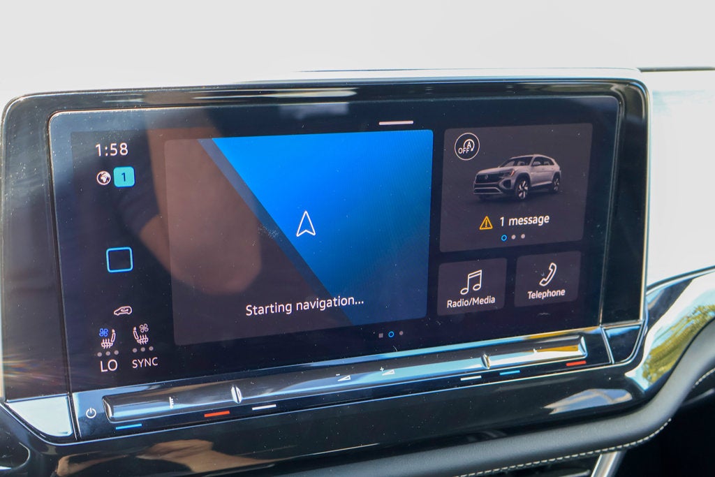 2025 Volkswagen Atlas Cross Sport 2.0T SE w/Technology