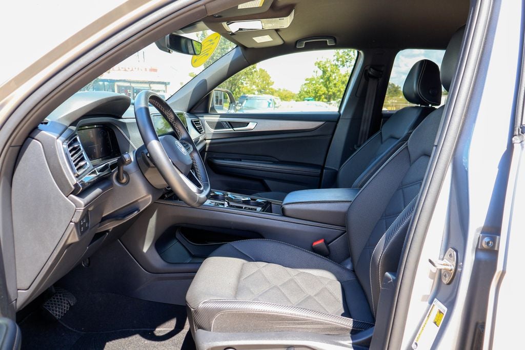 2025 Volkswagen Atlas Cross Sport 2.0T SE w/Technology