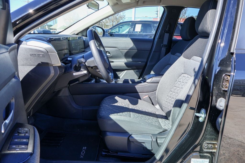 2025 Nissan Kicks SV