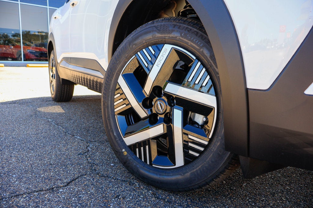 2027 Nissan Kicks SV