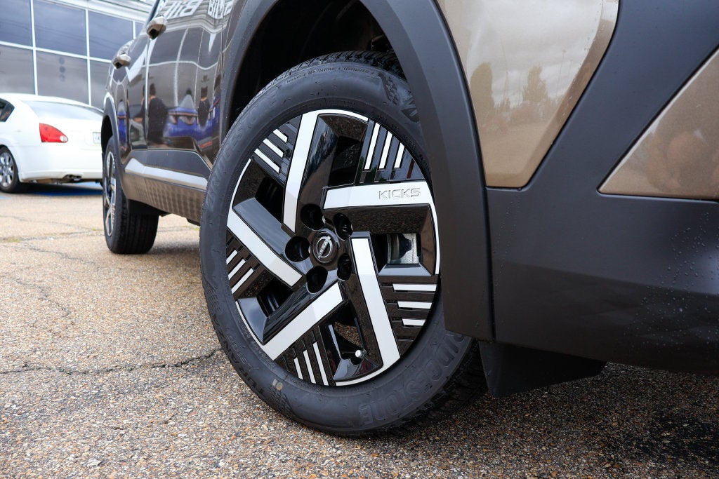2027 Nissan Kicks SV