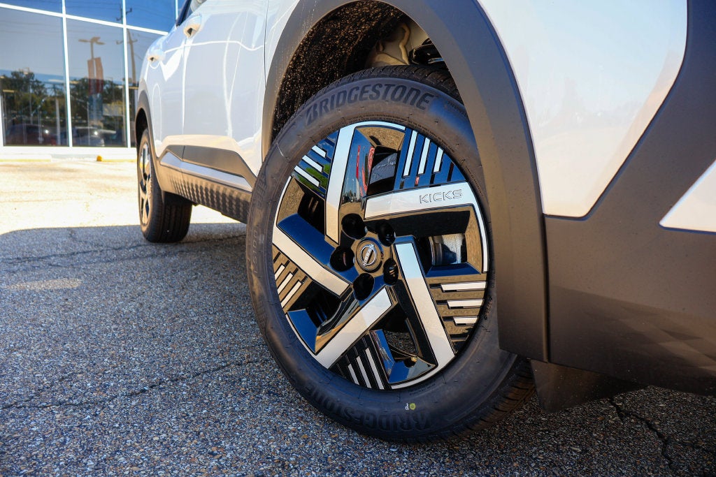 2027 Nissan Kicks SV