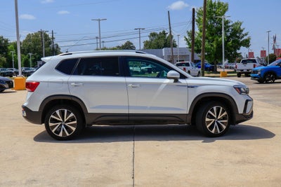 2024 Volkswagen Taos 1.5T SE