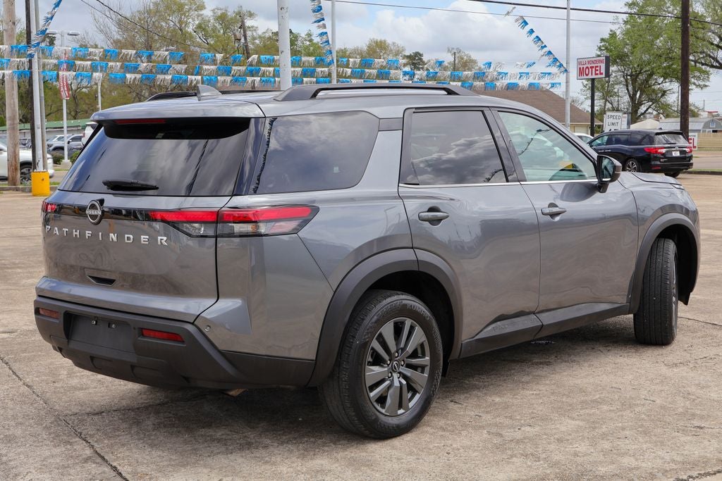 2025 Nissan Pathfinder SV