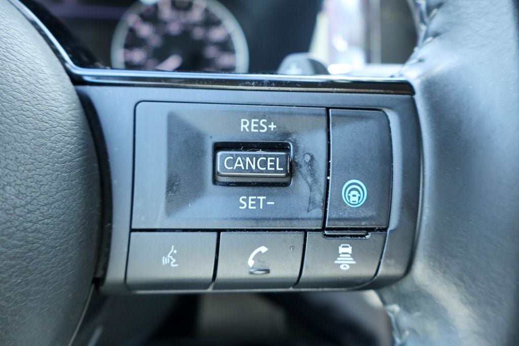 2023 Nissan Pathfinder SV