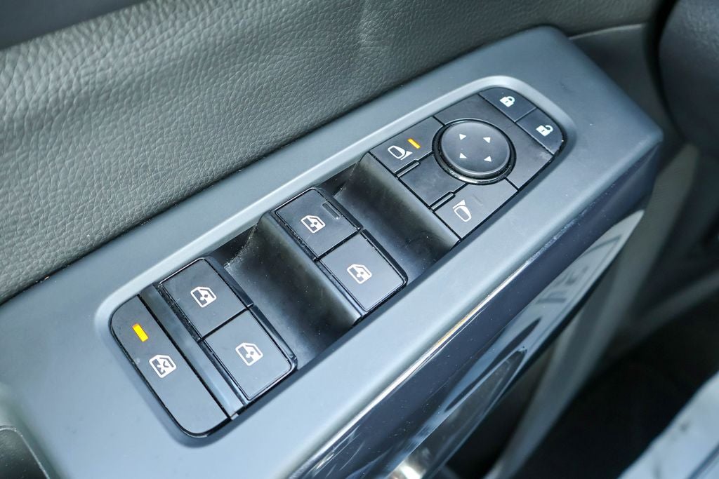 2023 Nissan Pathfinder SV