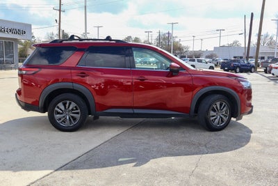 2023 Nissan Pathfinder SV