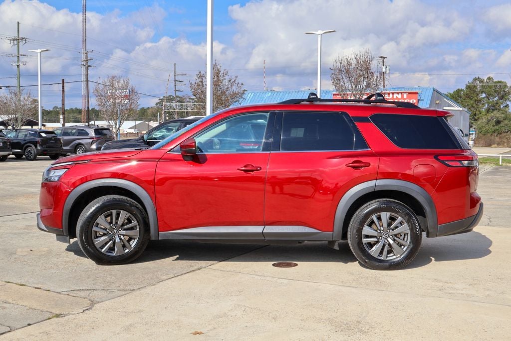 2023 Nissan Pathfinder SV