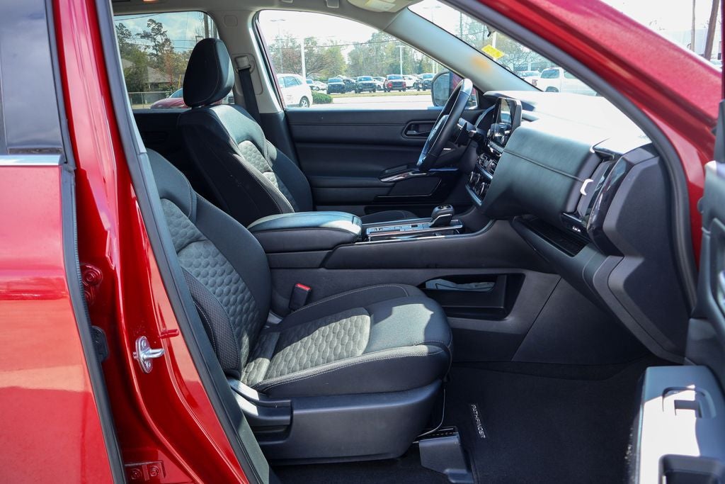 2023 Nissan Pathfinder SV