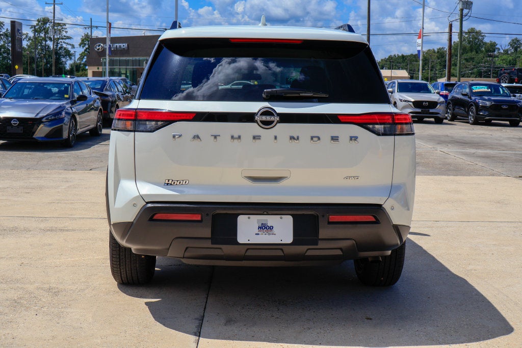 2025 Nissan Pathfinder SV