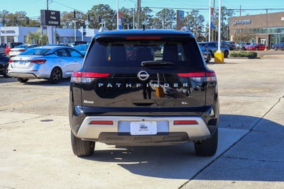 2025 Nissan Pathfinder SL