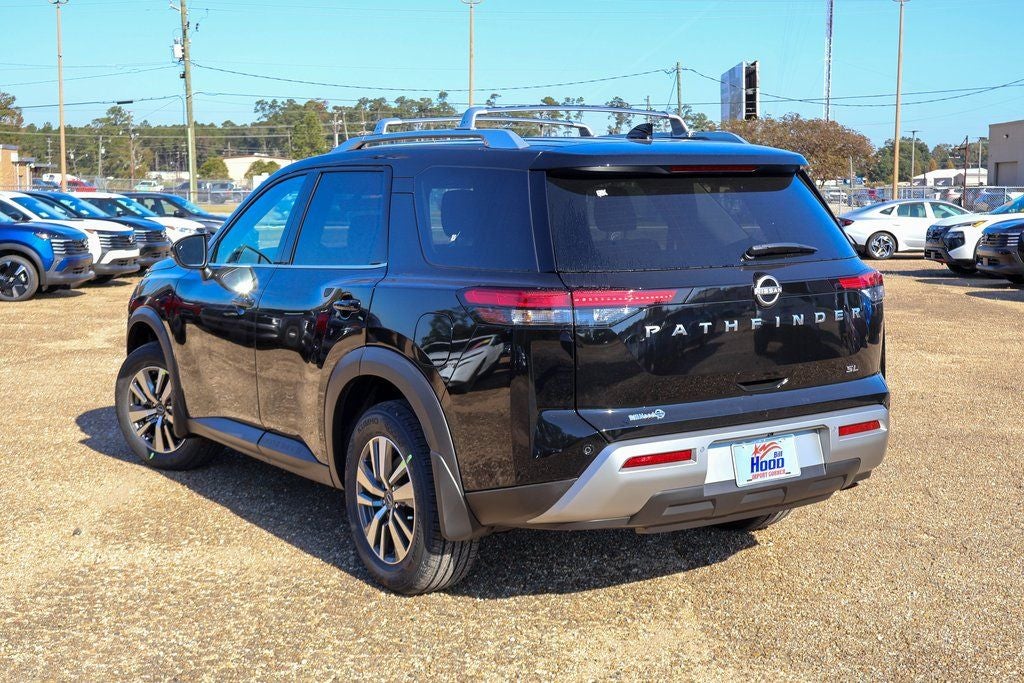 2025 Nissan Pathfinder SL