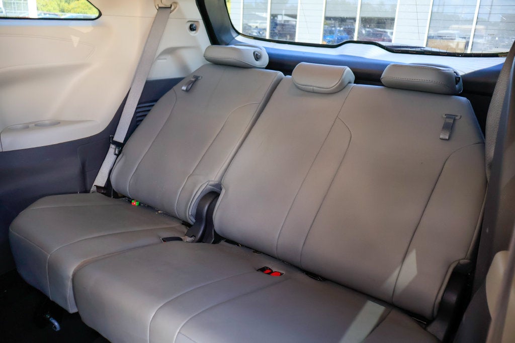 2021 Toyota Sienna XLE 8 Passenger