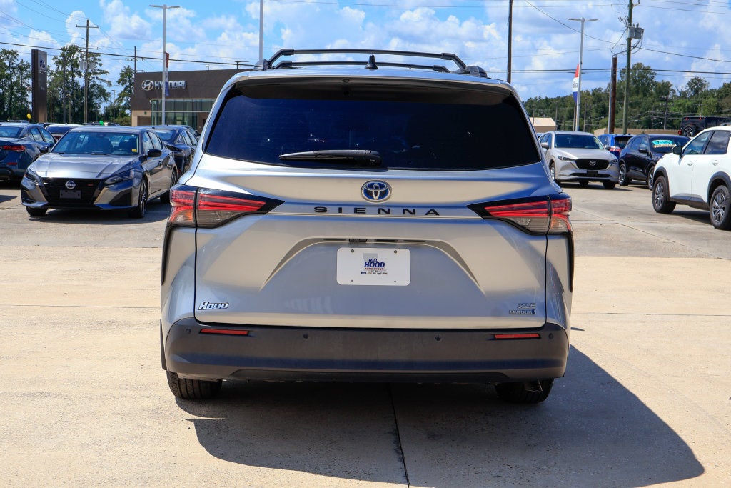 2021 Toyota Sienna XLE 8 Passenger