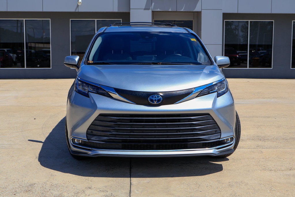 2021 Toyota Sienna XLE 8 Passenger