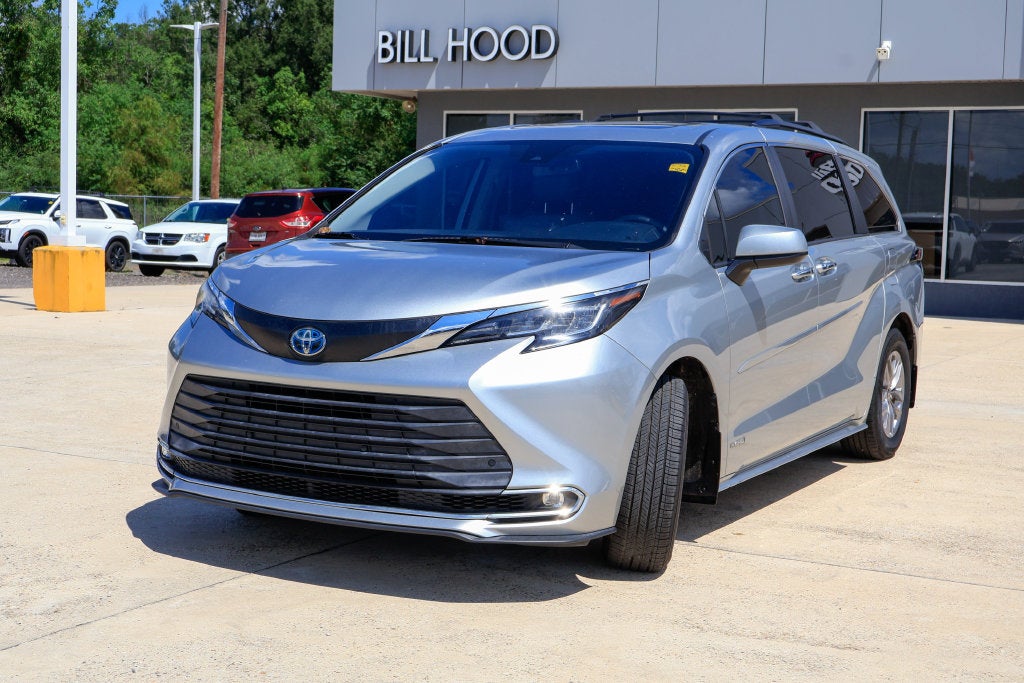 2021 Toyota Sienna XLE 8 Passenger