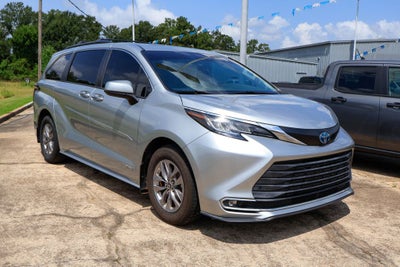 2021 Toyota Sienna XLE 8 Passenger