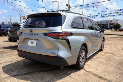 2021 Toyota Sienna XLE 8 Passenger