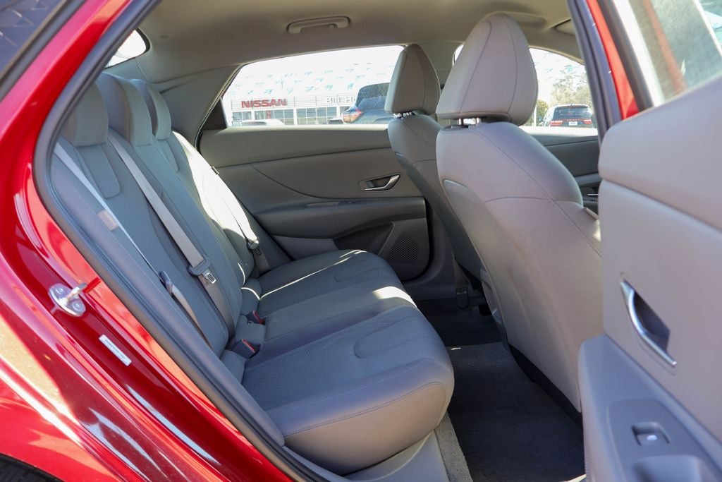 2025 Hyundai Elantra SE