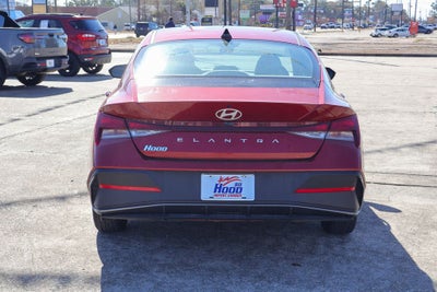 2025 Hyundai Elantra SE